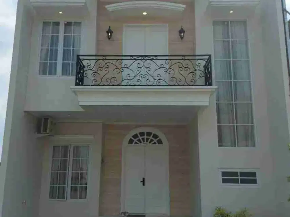 Rumah Luxury Siap Huni Exclusive Strategis di Pd.Cabe, Tangerang
