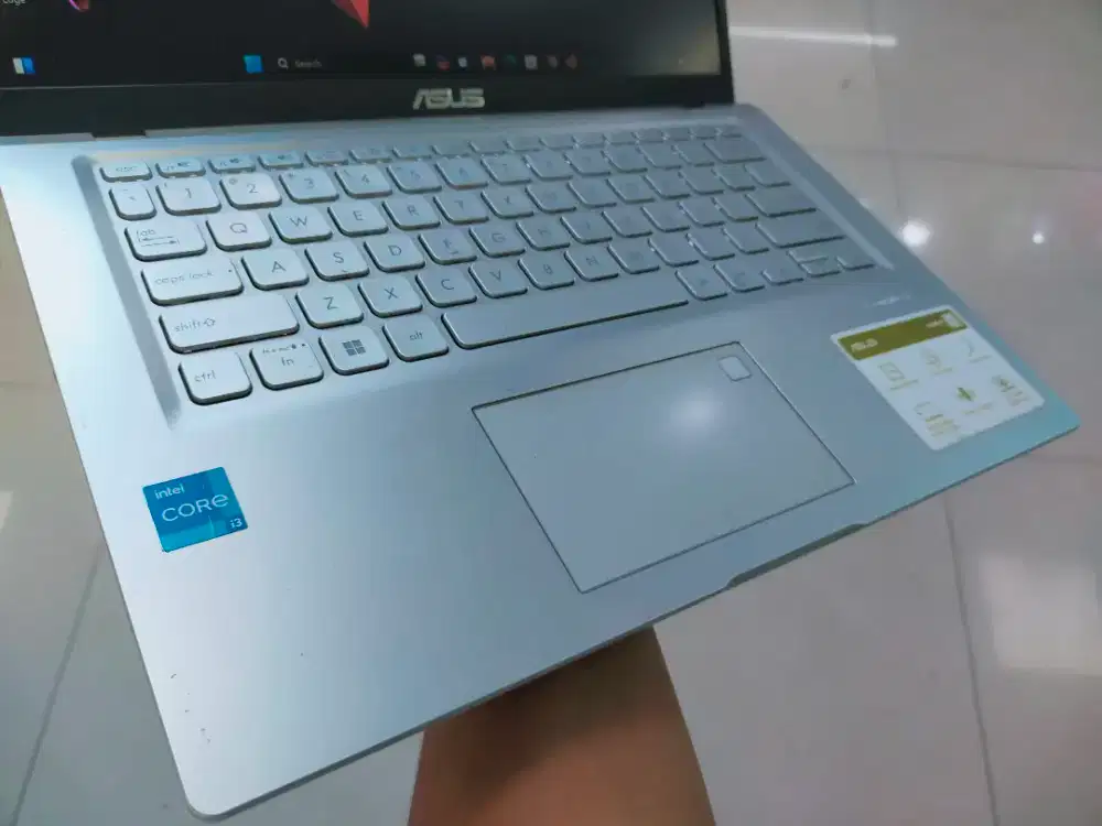 Dijual laptop Asus Vivobook Warna silver Intel I3 gen 11 Ram 8GB SSD 5