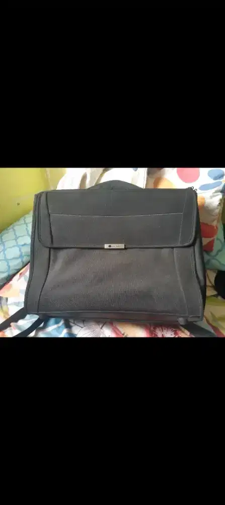 Dijual tas tangan travelling merk  delsey.