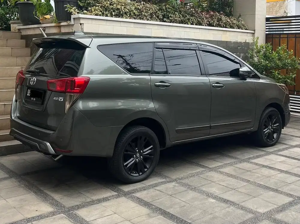 Innova Reborn V matic bensin 2017