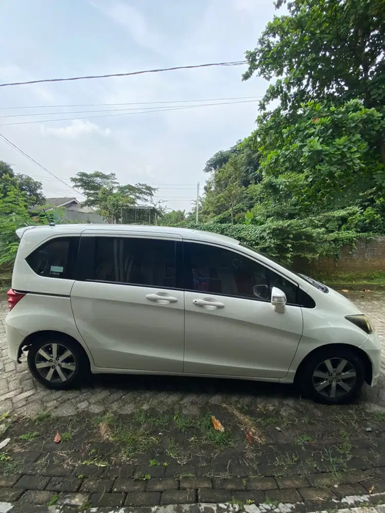 Honda Freed 2010 Bensin