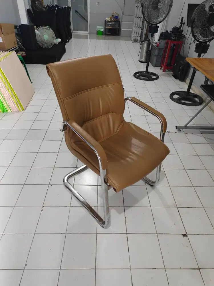 Kursi kantor atau games informa besi dan spon tebal ada support punggu