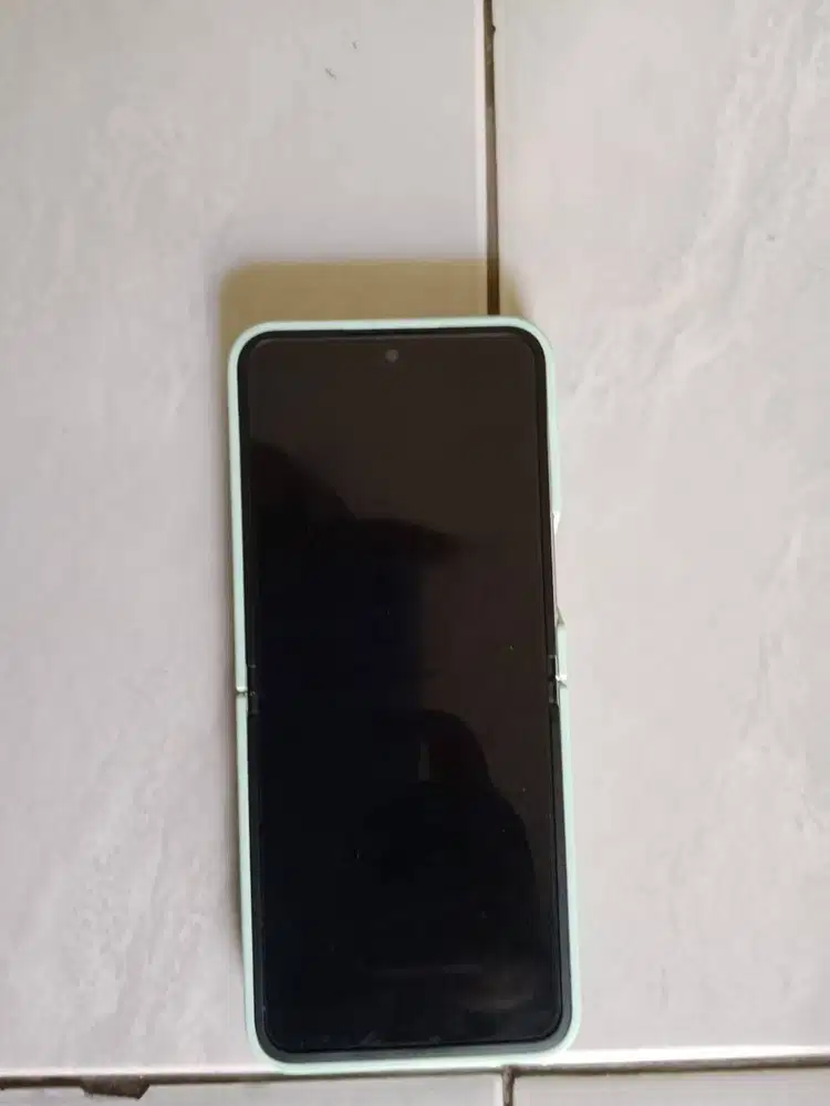 Jual samsung z flip 6 masih bagus dan berfungsi normal, 3 bulan pakai