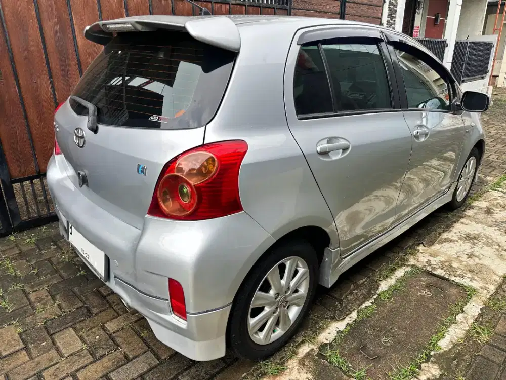 Toyota Yaris E matic 2012 akhir silver mulus terawat