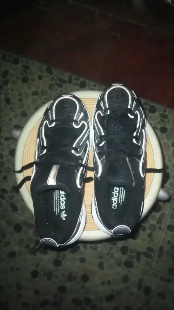 sepatu running Adidas Leaque