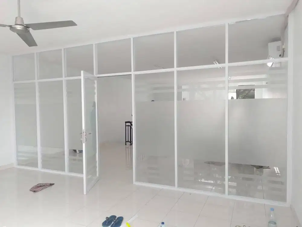 Plafon - Sekat - Partisi Gypsum - PVC + Kusen Aluminium - Alumunium