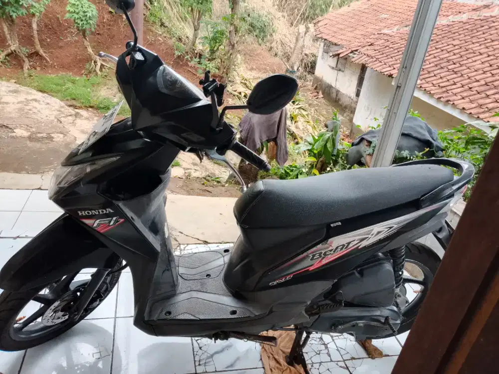 di jual motor Honda beat warna hitam tahun 2014