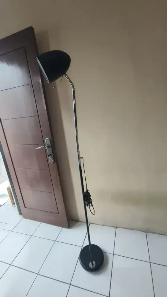 Informa Eglare lampu lantai untuk facial di klinik, salon, lampu baca