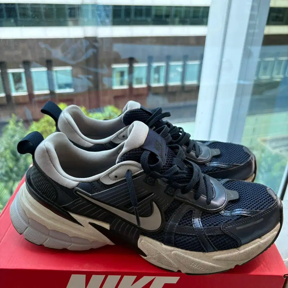 Sepatu Nike V2K Run Navy