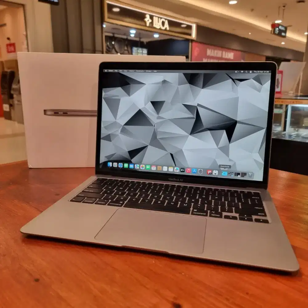 Macbook Air Retina 13 inch , 2020