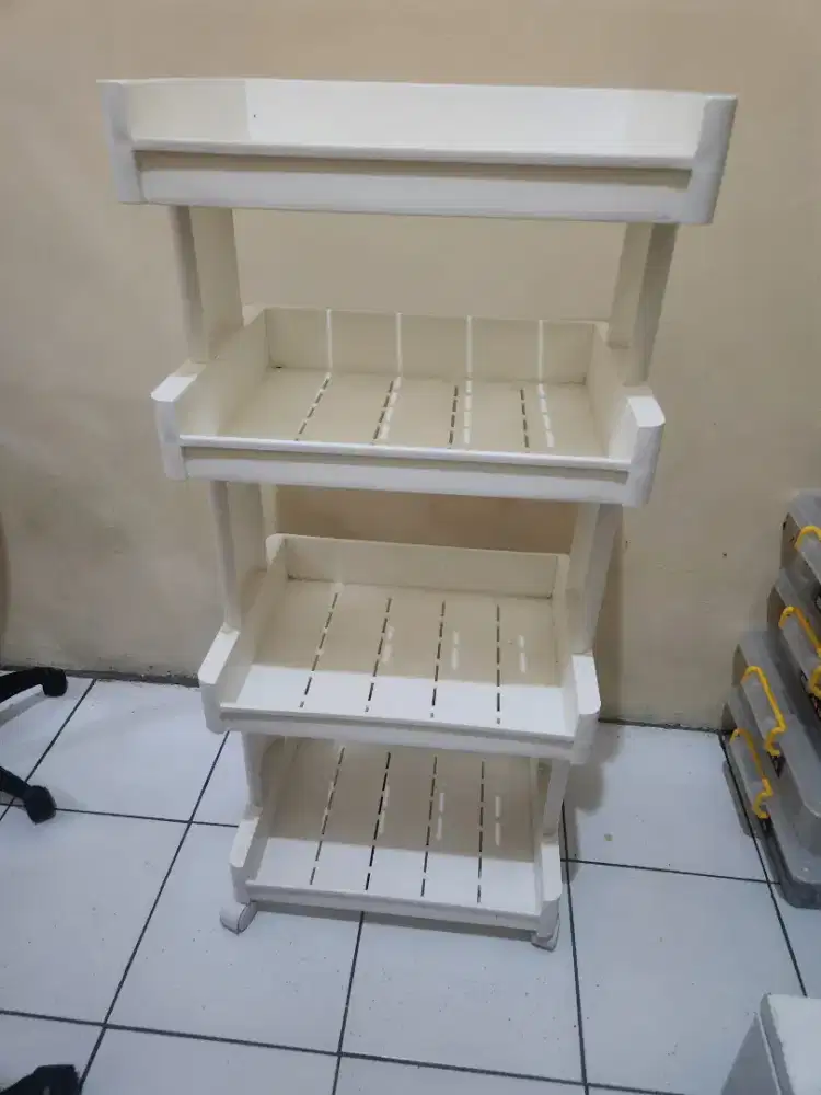 Informa Rak Putih 5 Tray, bisa untuk di klinik kecantikn, salon, rumah