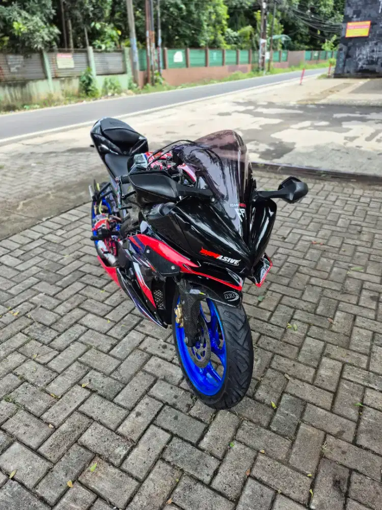 Dijual Yamaha R15 V2 tahun 2015 surat lengkap
