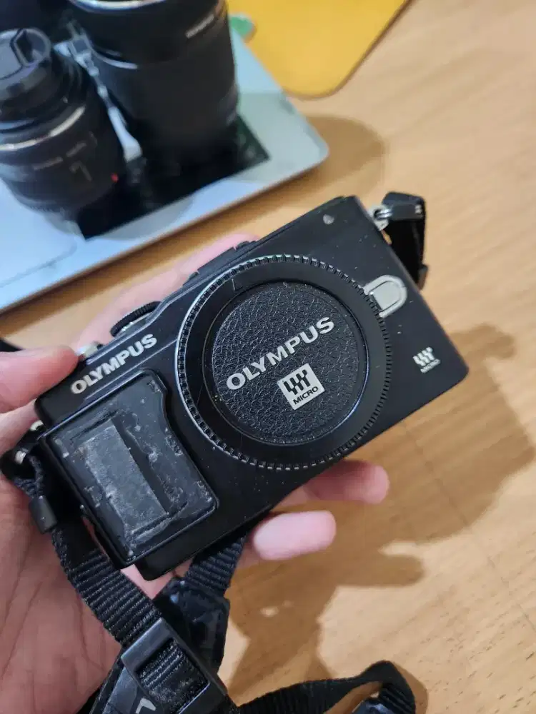 OLYMPUS EPL5 dapet 2 lensa