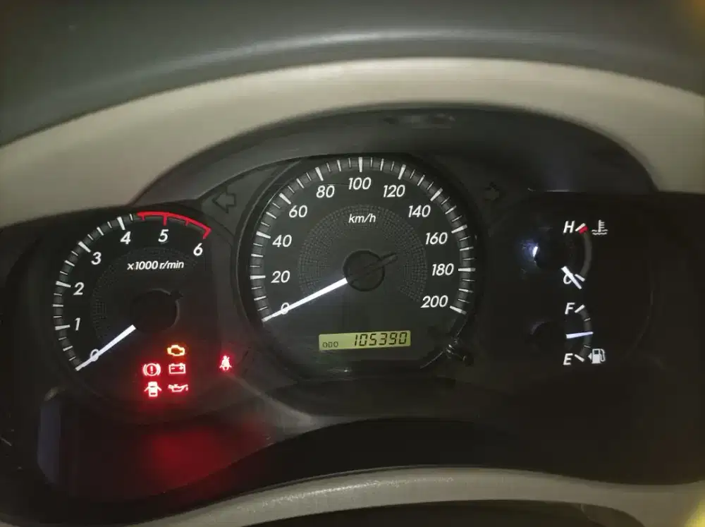 Toyota kijang innova diesel 2012 manual istimewa