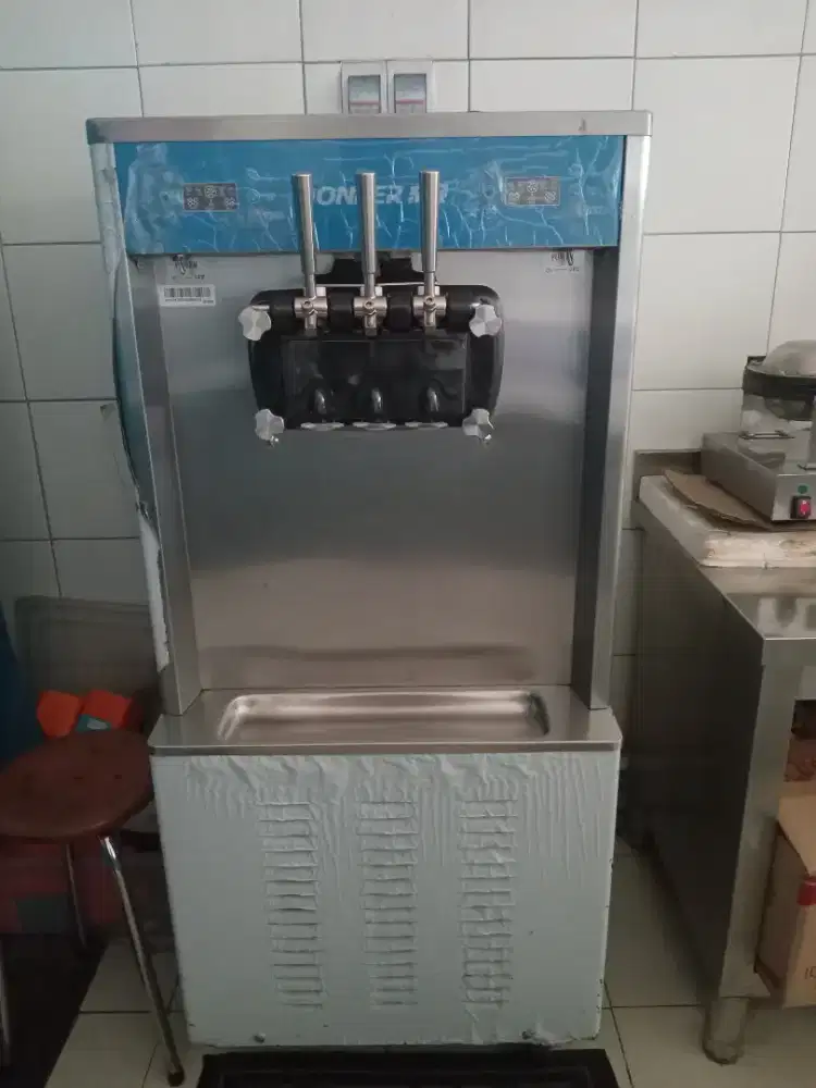 Dijual mesin es krim bekas mixue / cooler city