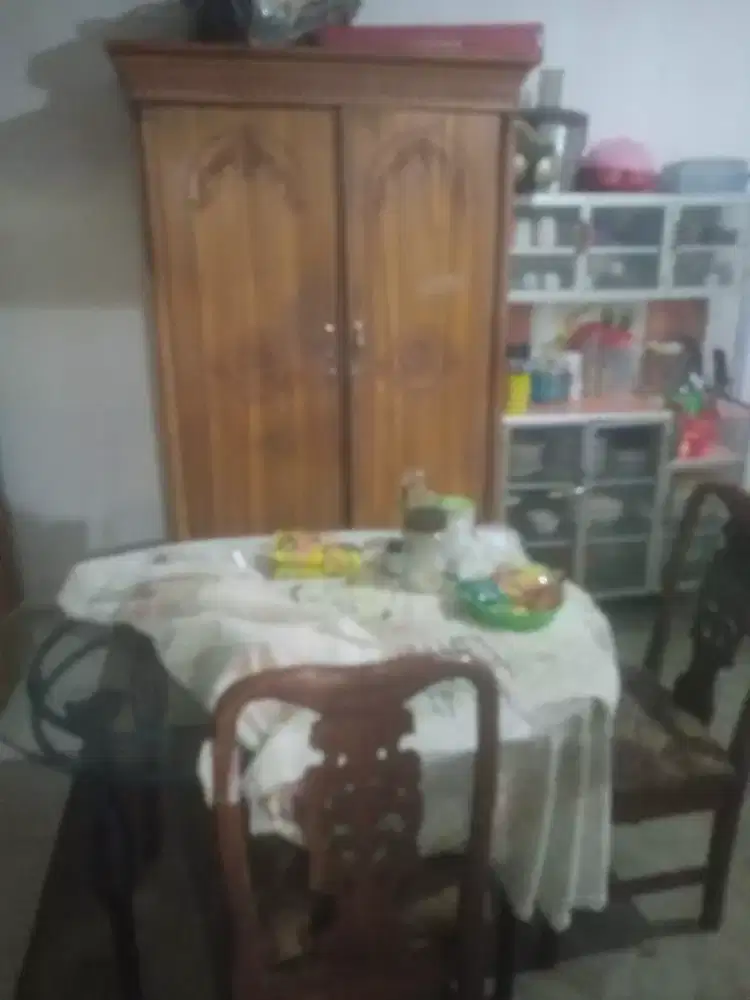 Meja makan kaca rangka stenlis