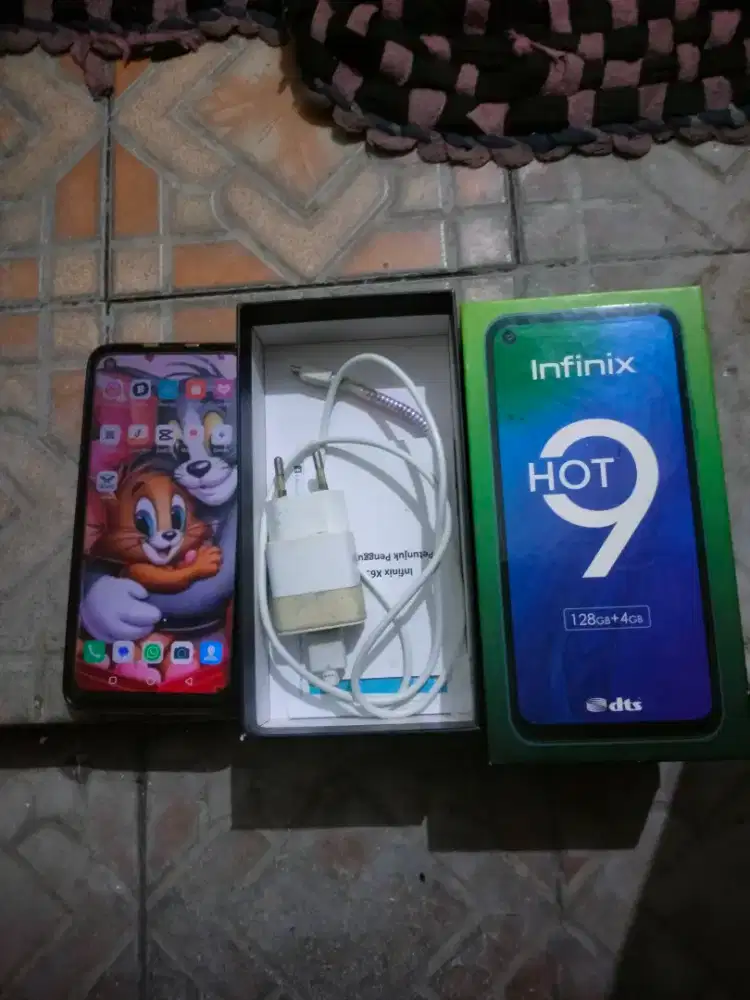 HP Infinix hot 9 ram 4/128 lengkap normal semua no minus bisa nego