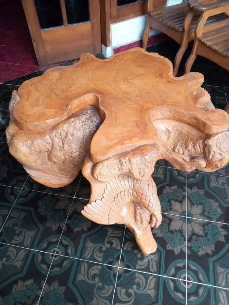 Meja akar jati istimewa