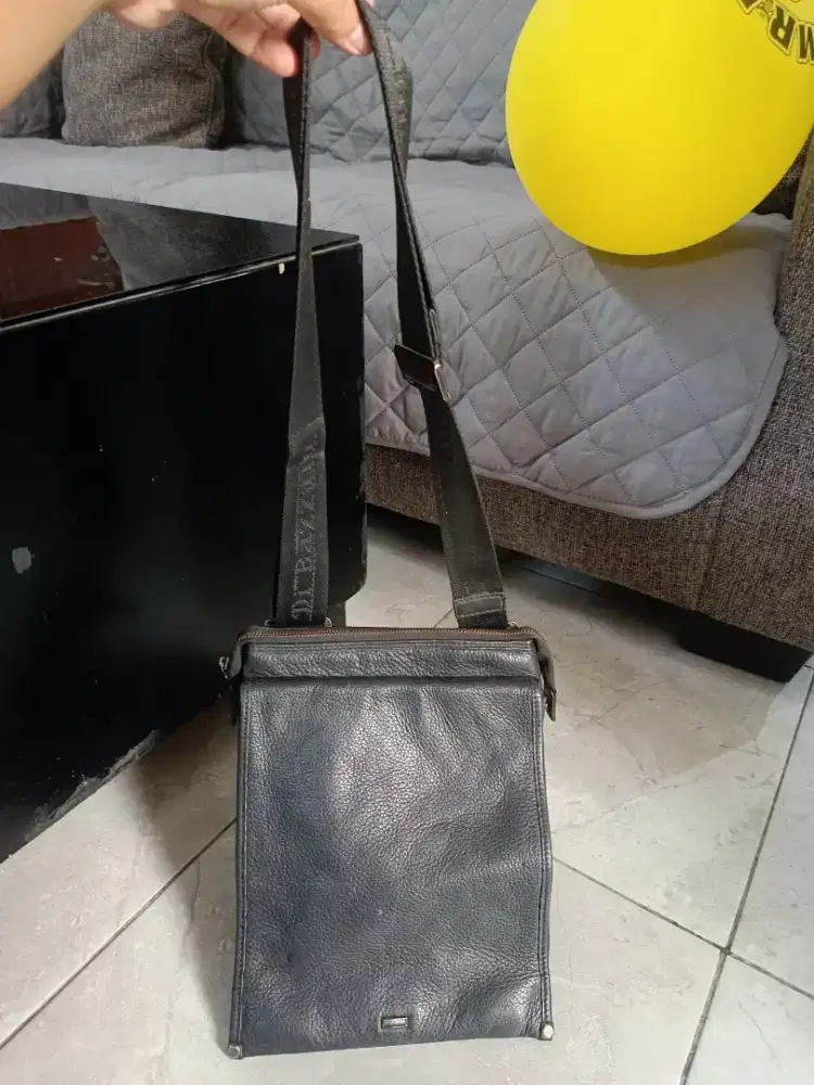Tas Sling Bag Kulit Di Bazzato