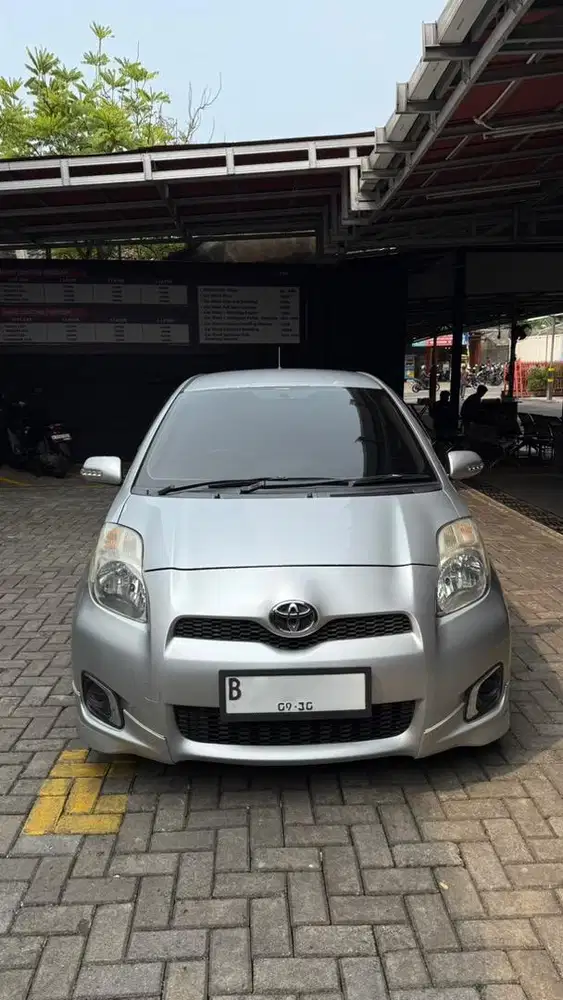Yaris E A/T 2012 (Facelift)
