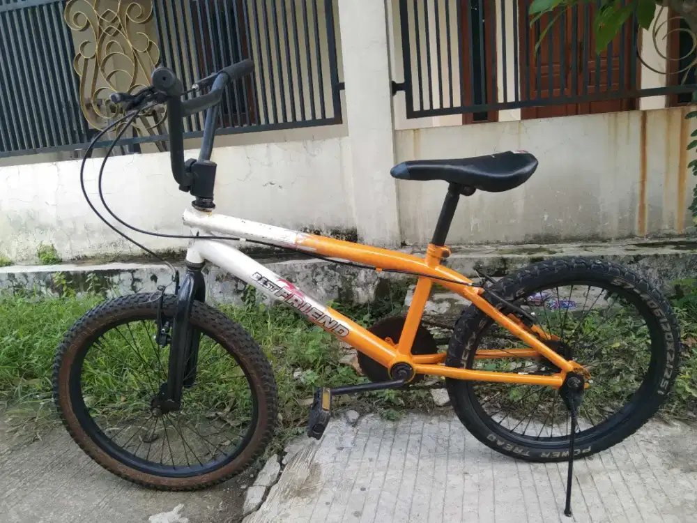 Sepeda BMX ukuran 20