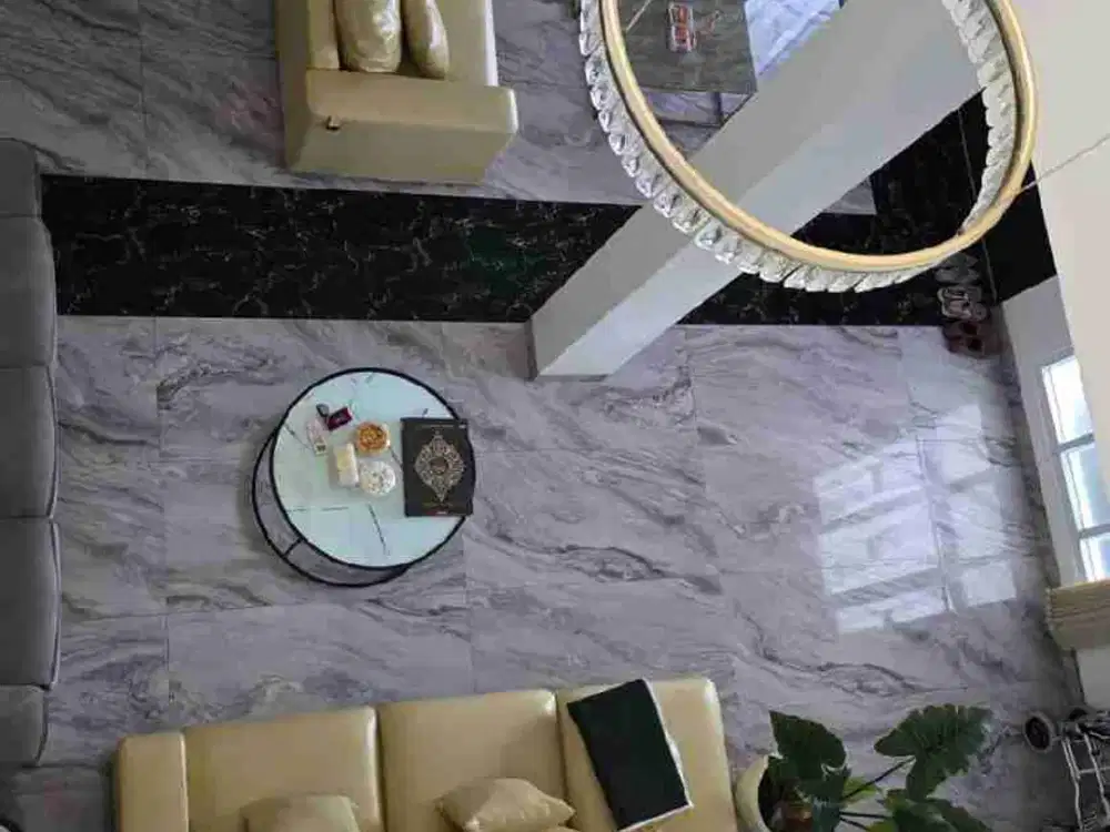 rumah bagus siap huni ada rooftoop ,material bangunan terpilih bagus dekat taman untuk parkir mobil ,tamu sangat nyaman