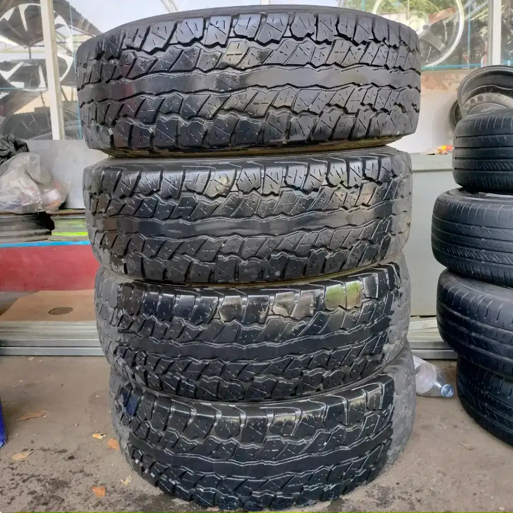 Dunlop grandtrek AT1 30x9.50 R15 kondisi 90% tahun 2020 4buah