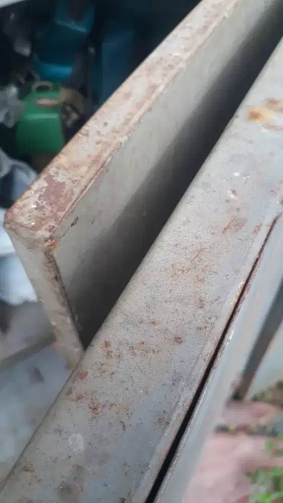 Almari besi plat kokoh