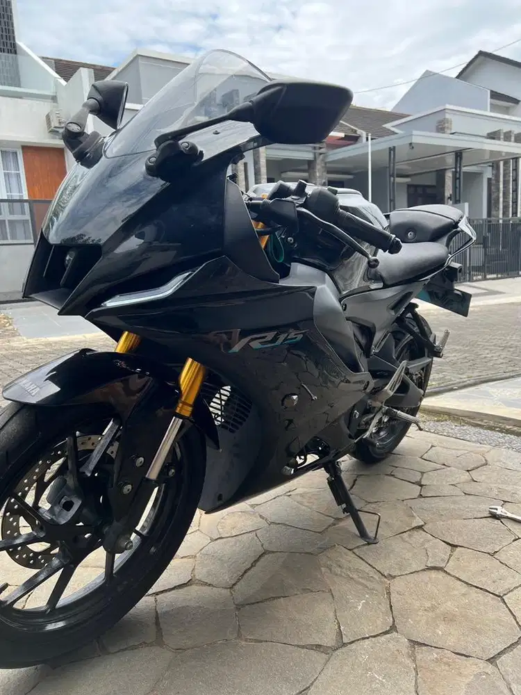 YAMAHA YZF R15 V4 2022 Hitam (second)