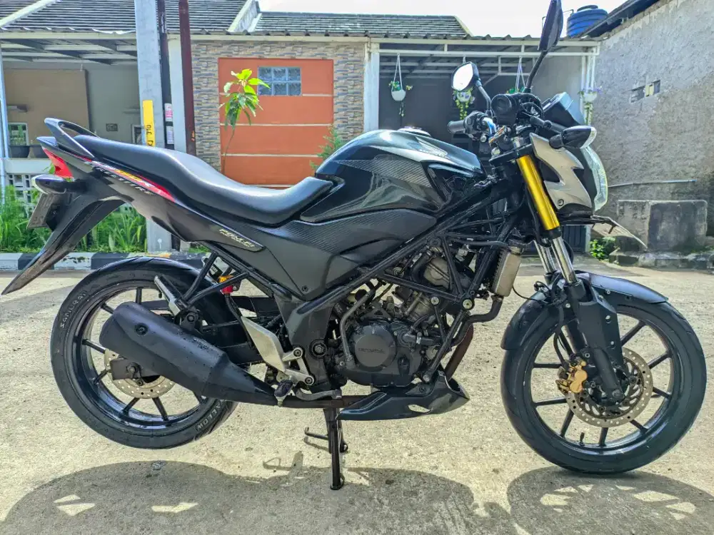 Honda CB150R (Hitam 2014)