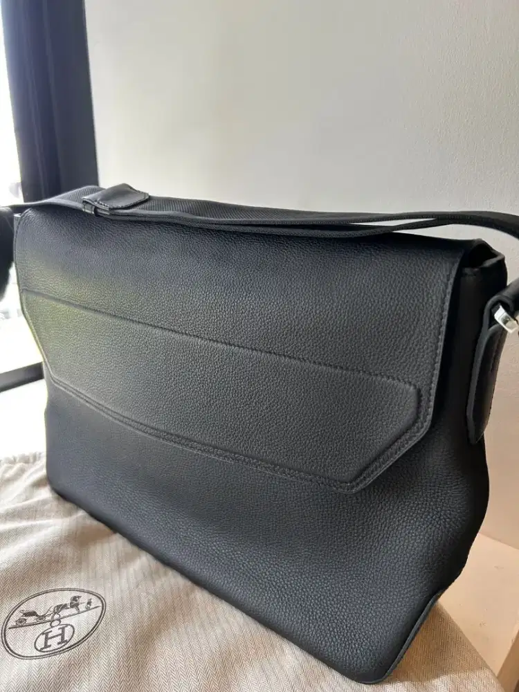 Hermes black evergrain citynews messenger bag