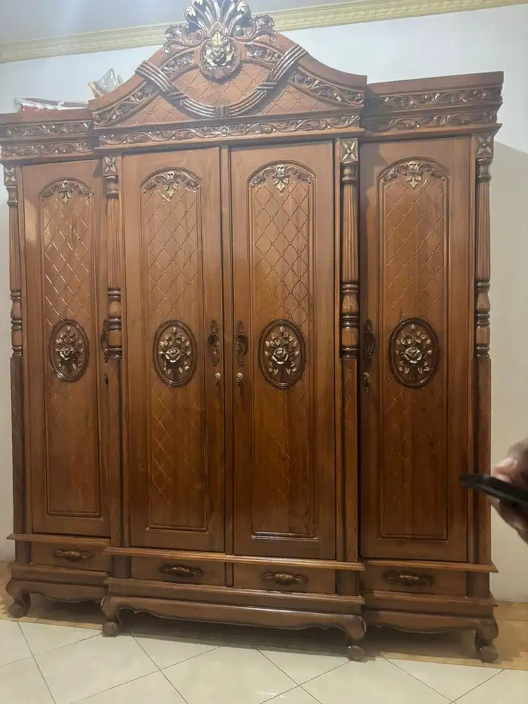 Lemari jati jepara 4 pintu