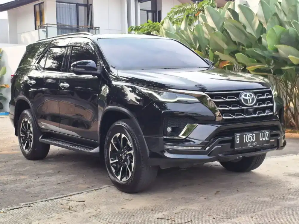 Toyota FortunerVrz 2.4 Gr Autoamtic 2021 Diesel Hitam