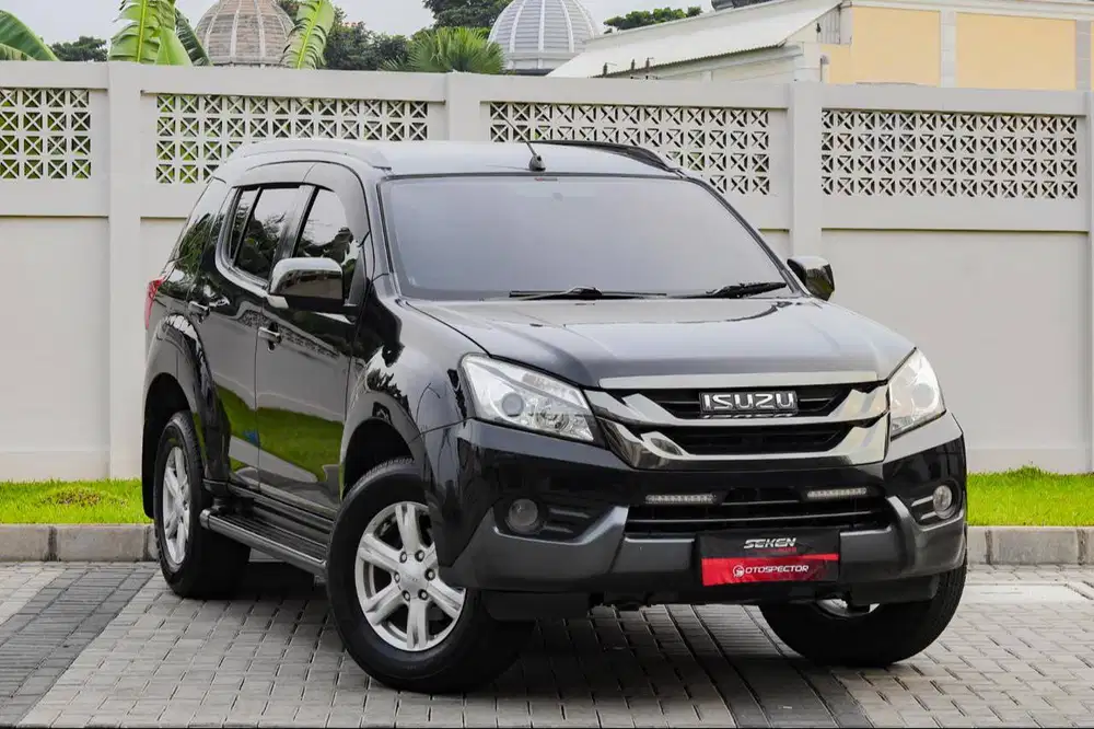 Isuzu MU-X R2 Facelift 2.5 Diesel Solar MUX AT Matic 2015 Hitam.