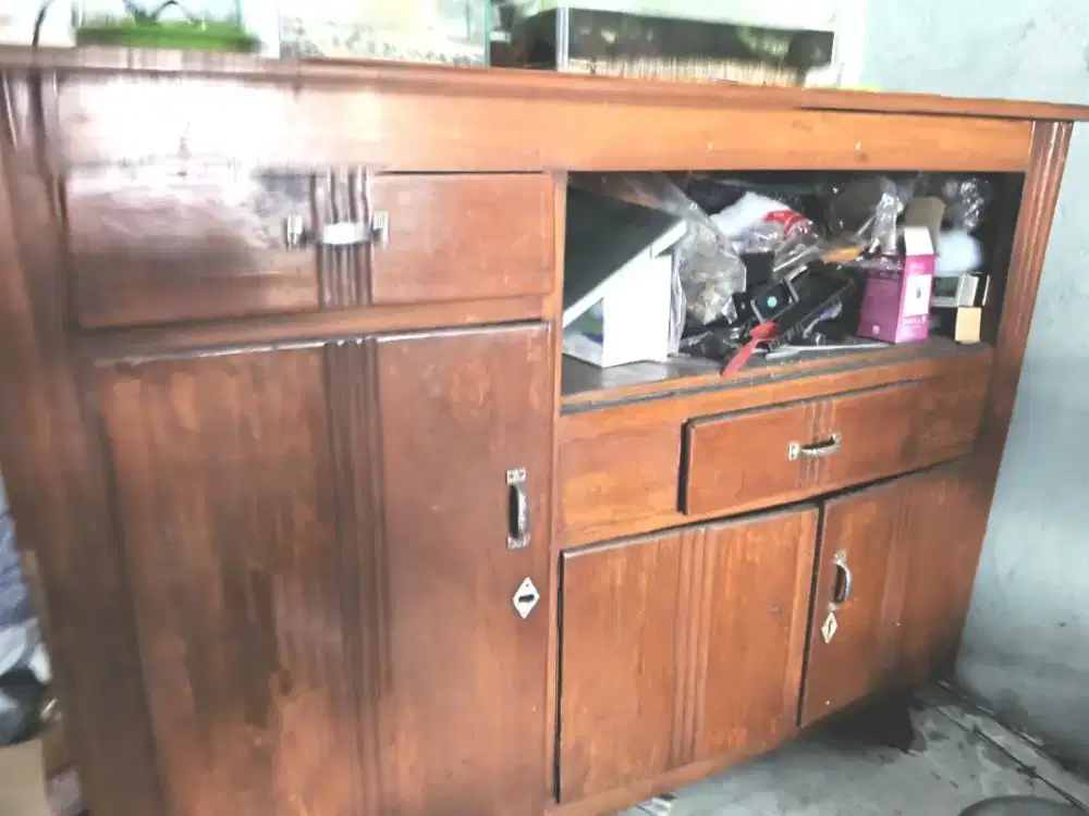 Dijual Lemari Deswar bahan Jati