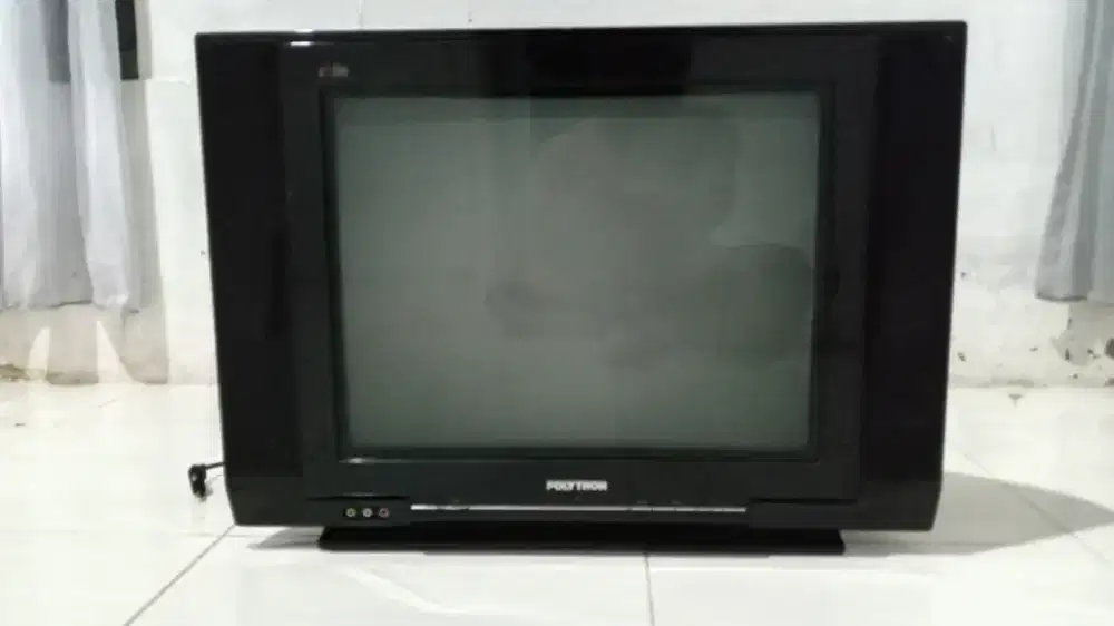 Tv Polytron 21 inci masih mulus seperti baru