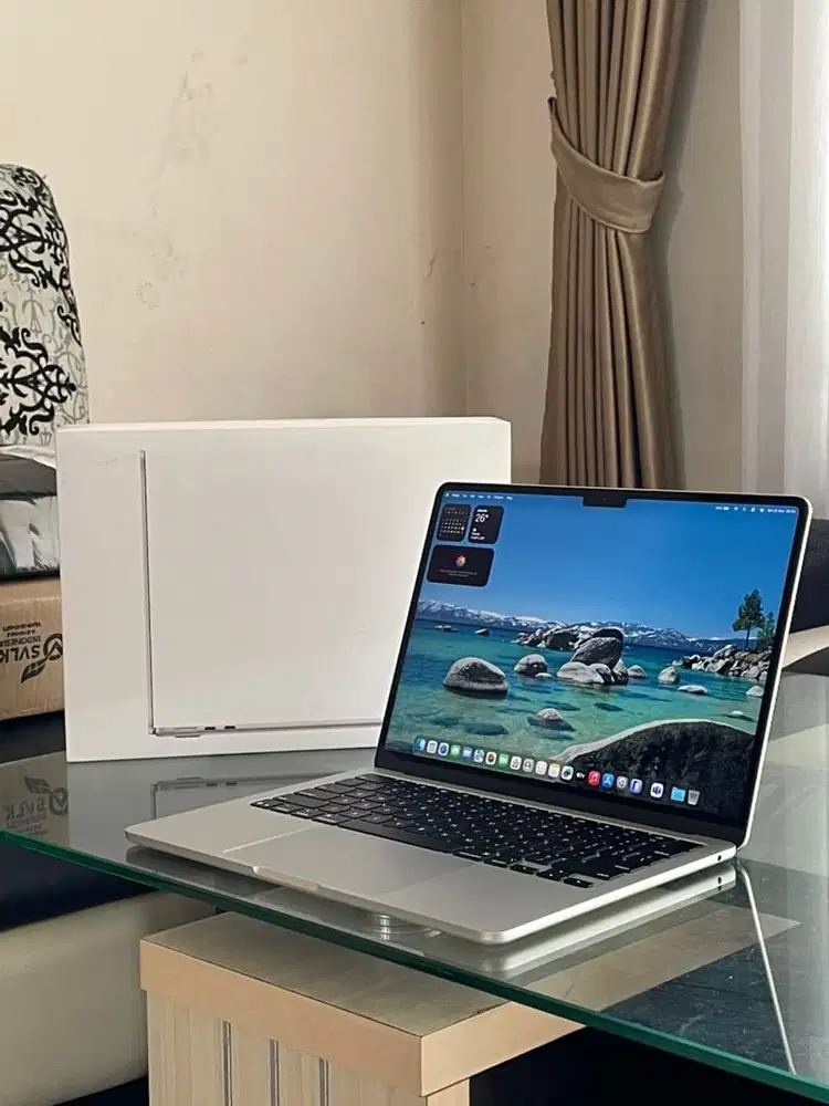 MacBook Air 2025 M4 13 inch 16/256