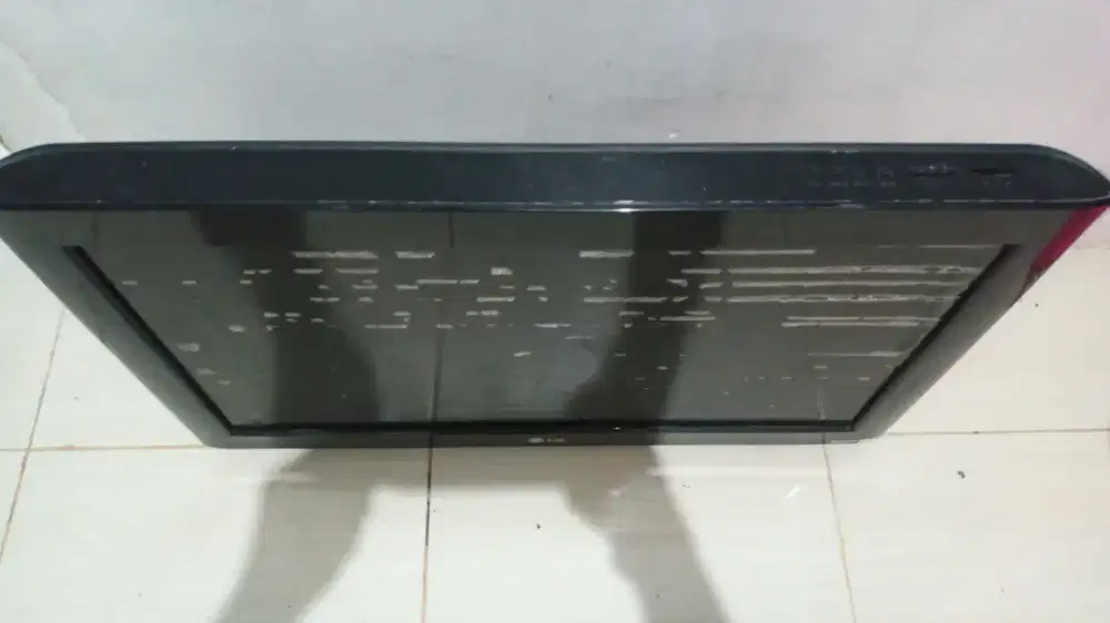 Tv lcd LG 26 inci minus seperti di foto