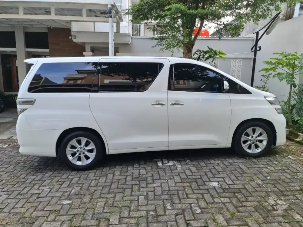 Vellfire Premium Z sound 2.4 thn 2011
