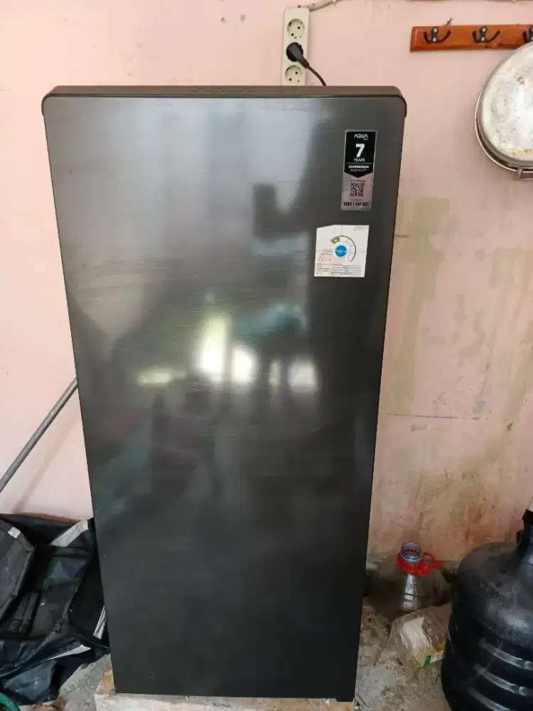 Dijual aja daripada ngga kepake kulkas Aqua type D225 180L