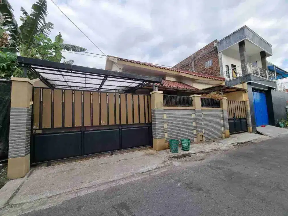 Rumah Cantik Like New Siap Huni Dekat Jl. Adi Sumarmo Banyuanyar