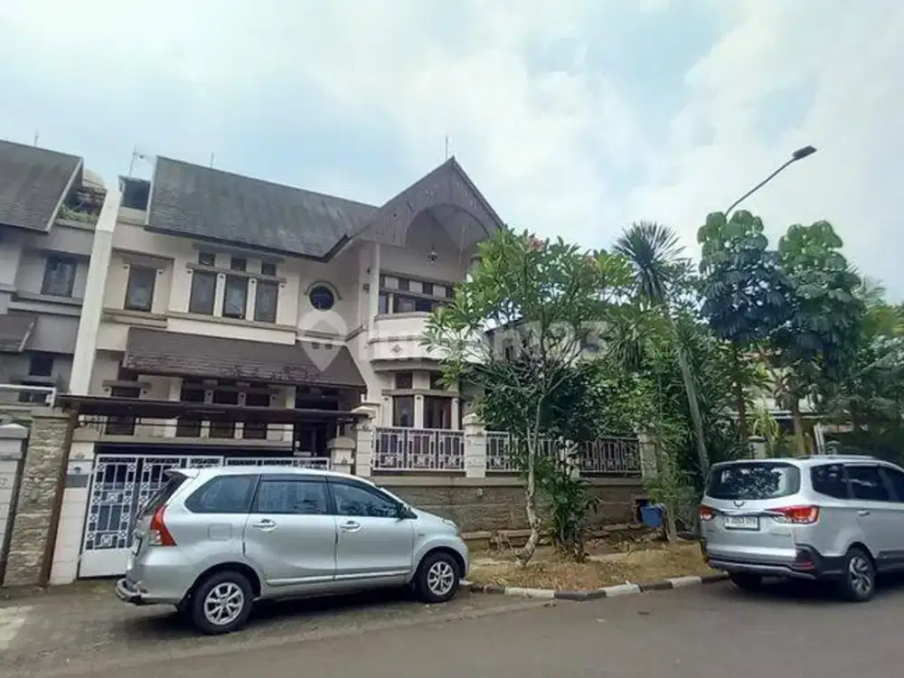 Rumah Bagus dan Asri di Jupiter Raya Villa Cinere Mas.