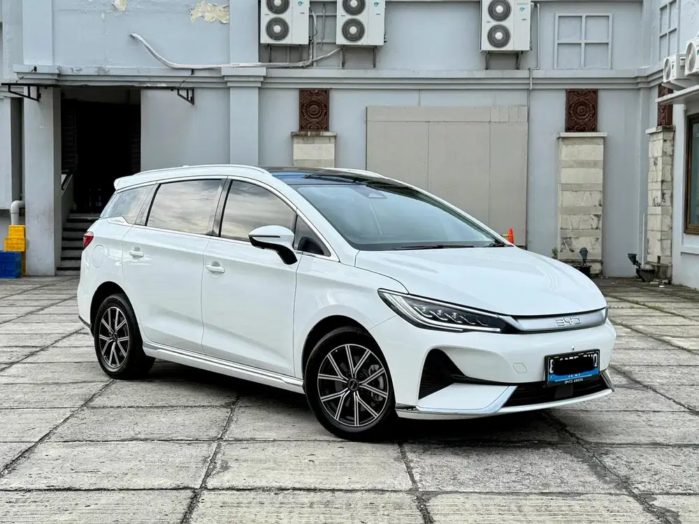 BYD M6 Superior 6 Seater 2024 Low KM 5RB Antik