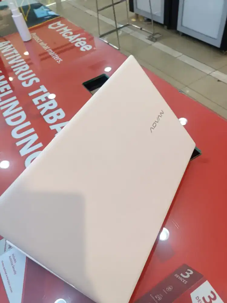 Advan 3020 ram 8 ssd 128 layar 14 inch ram masin bisa apgred.