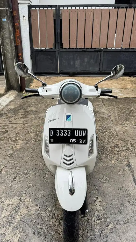 PIAGGIO VESPA PRIMAVERA 150 IGET TAHUN 2017 PUTIH NOPOL CANTIK