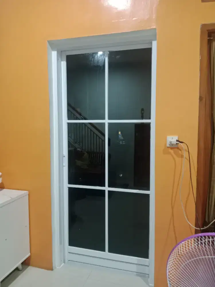 Kusen aluminium partisi aluminium pintu aluminium kaca