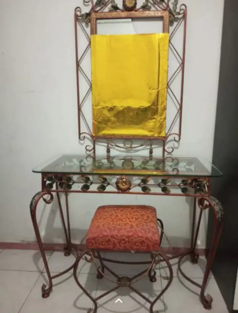 Meja rias full besi padat