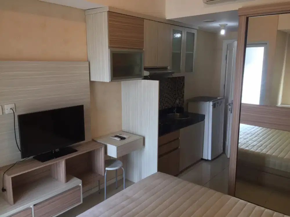 ready apartemen green lake sunter,studio furnished,lantai tengah,view laut pirok,hadap utara,Ac dan waterheater