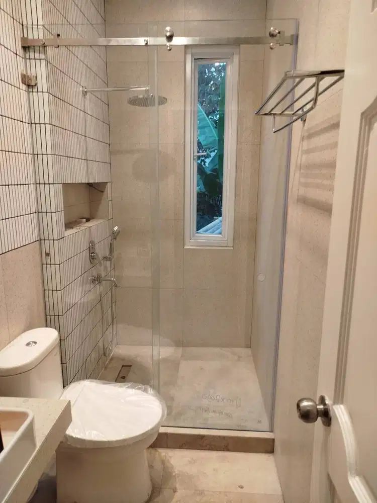 Shower Sliding Kaca Tempered — Ruang Mandi Lebih Modern & Rapi!