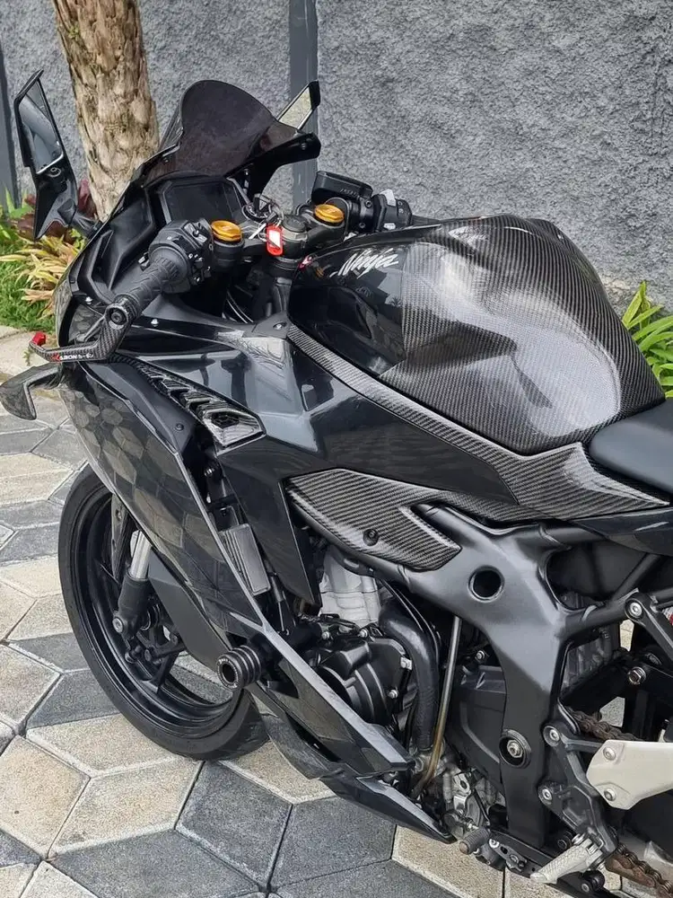 Kawasaki ZX 25R 4 Cylinder 2022 TFT 2022 Hitam Odo 9rb Koko Motor